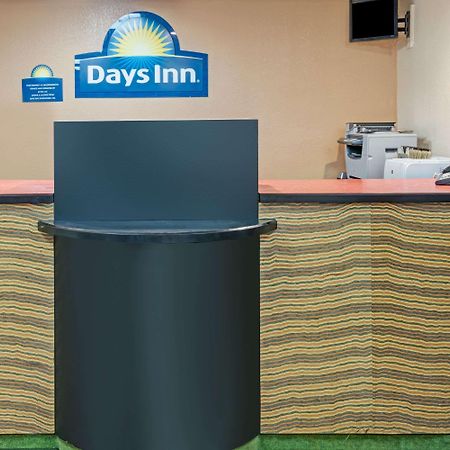 Days Inn By Wyndham Branford New Haven Conference Center Bagian luar foto